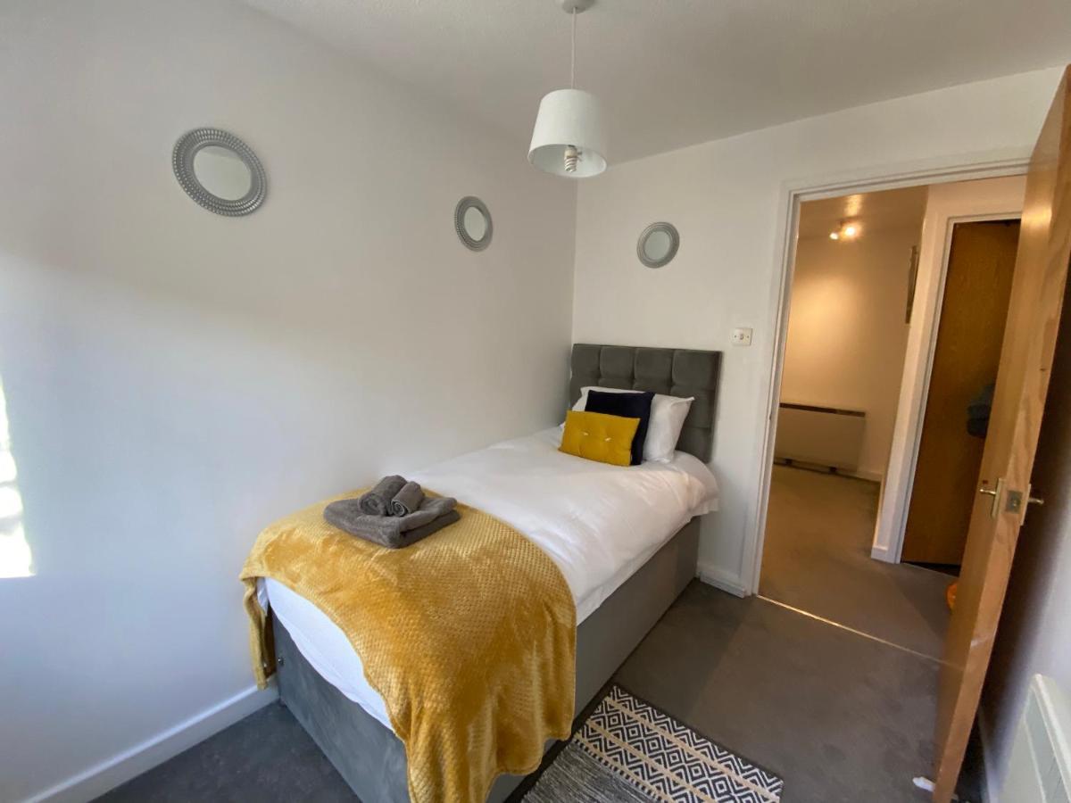 Marie'S Serviced Apartment 2 Bed Olivier Court Bedford Exterior photo